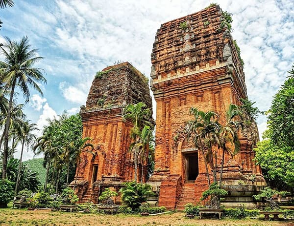 th&aacute;p đ&ocirc;i địa điểm du lịch quy nhơn elines