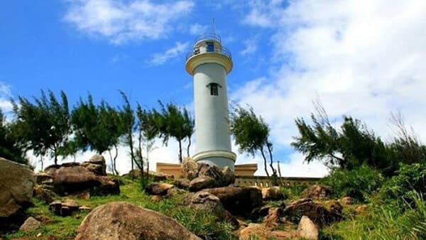 hải đăng h&ograve;n nước địa điểm du lịch quy nhơn elines